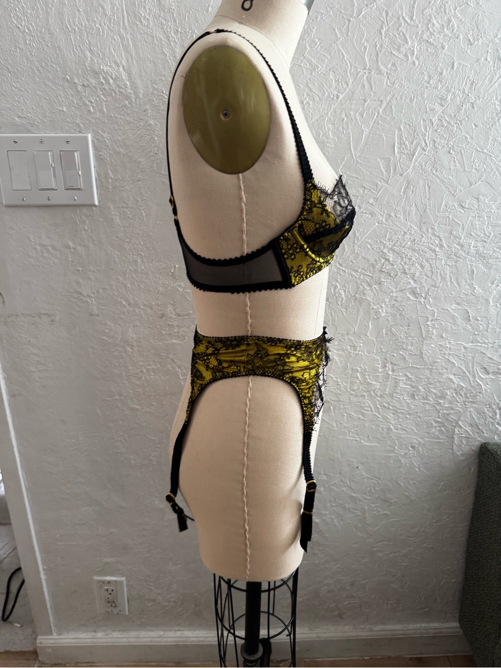 Agent Provocateur Yellow Lace and Black Trim Lingerie Set - Picture 5 of 13